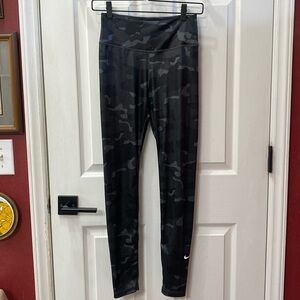 Nike Dri-FIT One Women's Mid-Rise Camo Leggings Smoke Grey DD4559-070